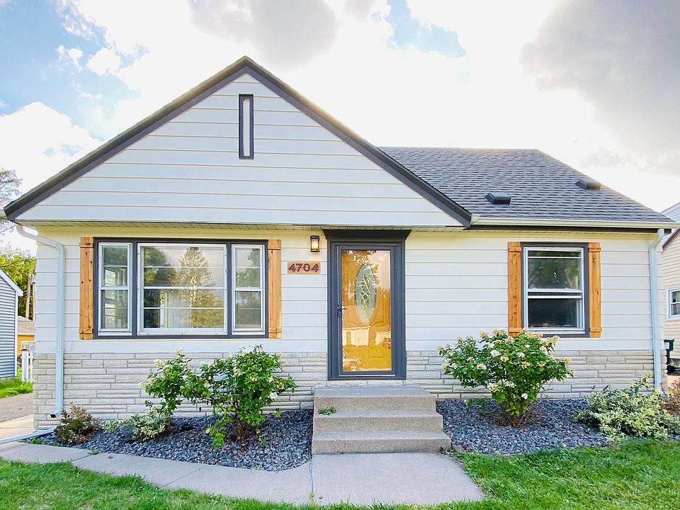 1st image of 4704 Heights Dr NE