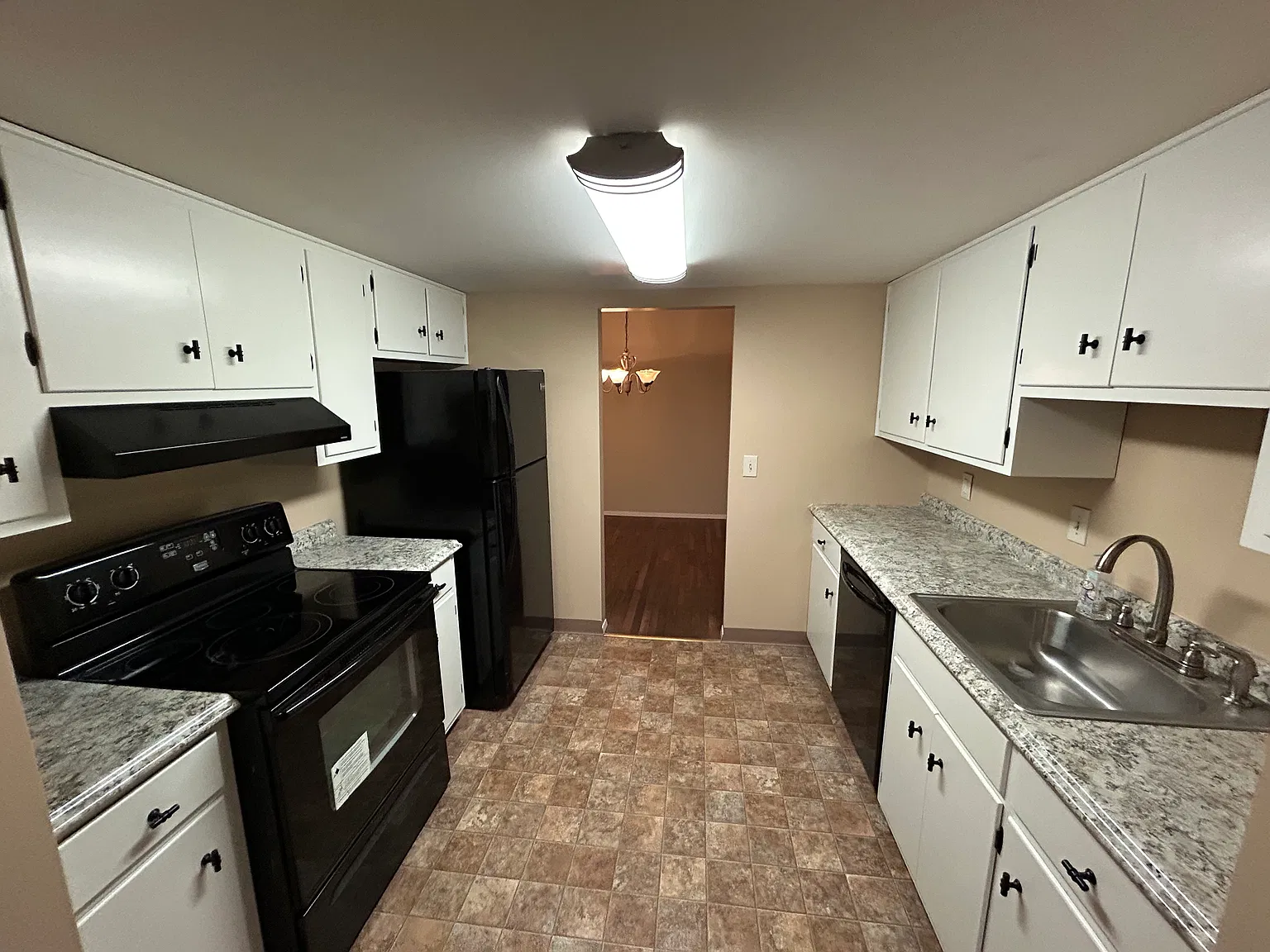 3 bed, 2.5 bath, 1800 sqft, $2,500 — Photo 3