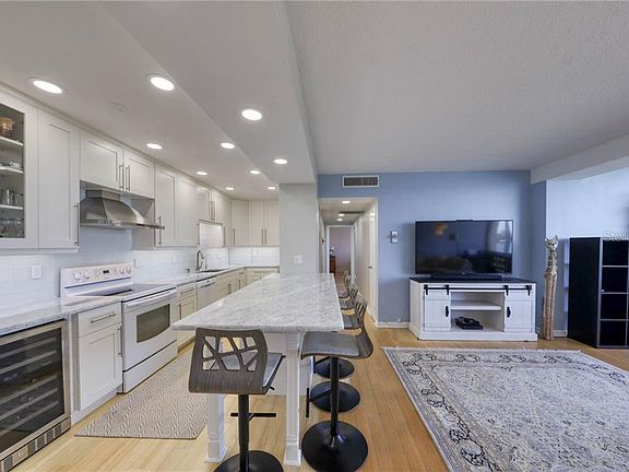 4th image of 31 Island Way APT 1008