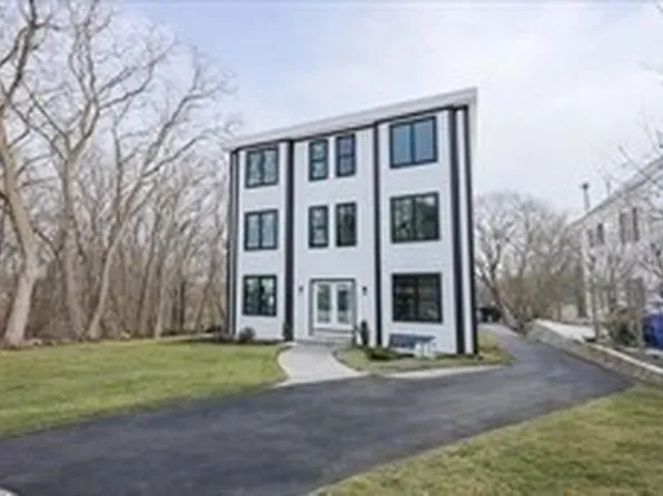 68 Rowe St, Roslindale, MA 02131