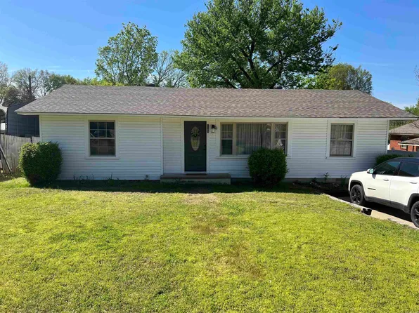 1102 Holloway St, Morrilton, AR 72110