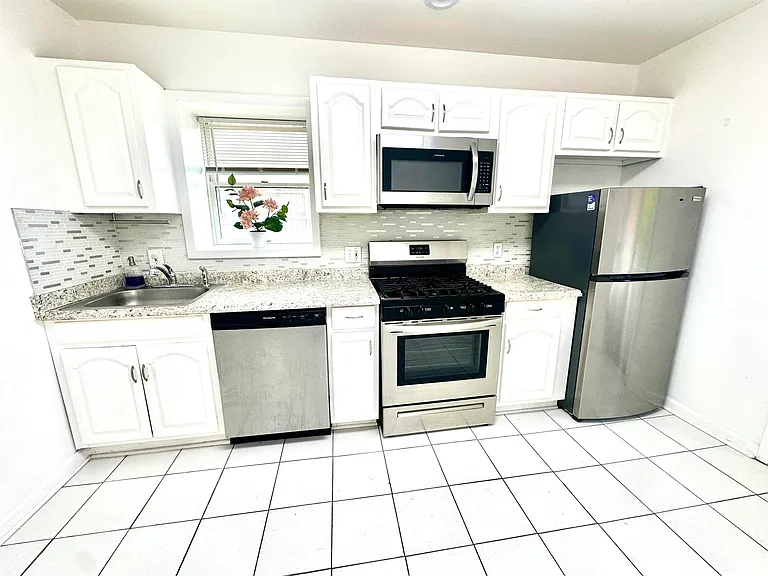 247 Clendenny Ave #1 — Photo 4