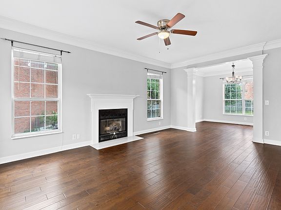 3rd image of 613 Wildflower Ct