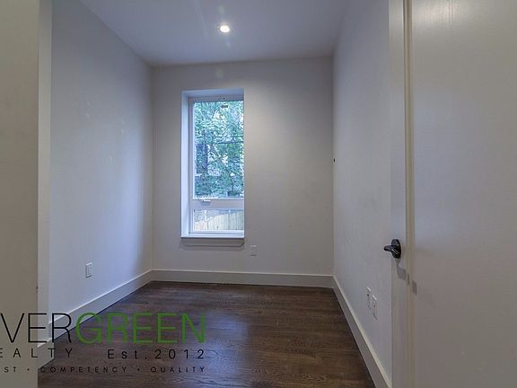 4th image of 489 Chauncey St #F