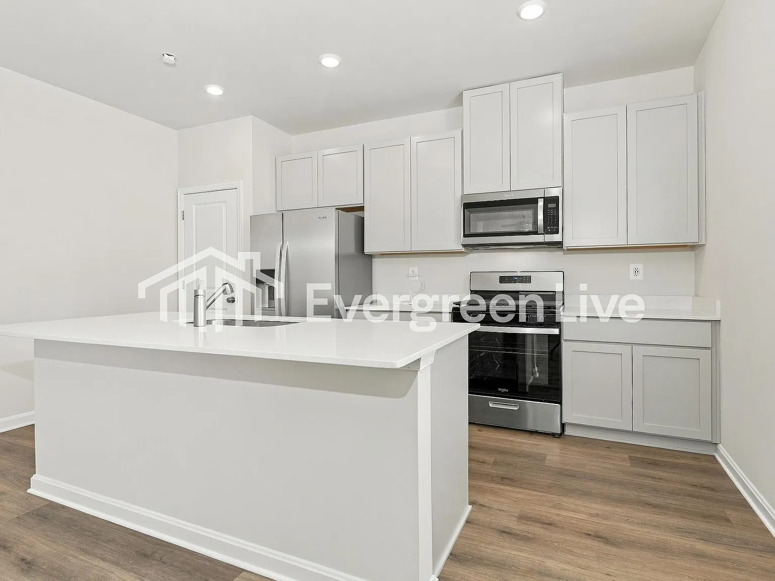 4 bed, 2.5 bath, 3046 sqft, $3,085 — Photo 4