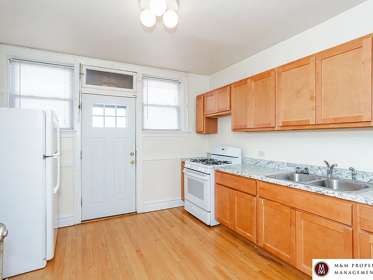 327 Harrison St — Photo 6