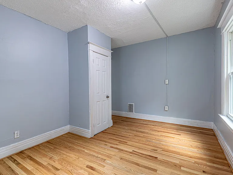 437 Cottage St — Photo 23