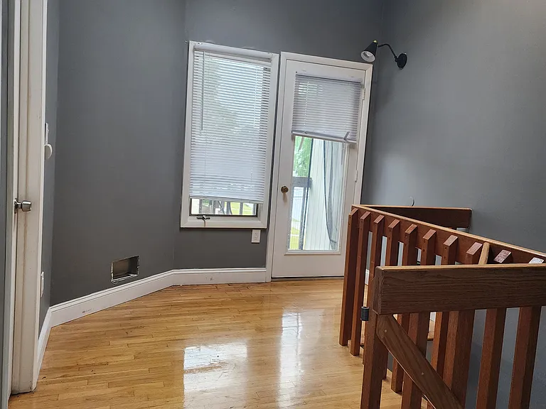 33 Oak St #2 — Photo 9