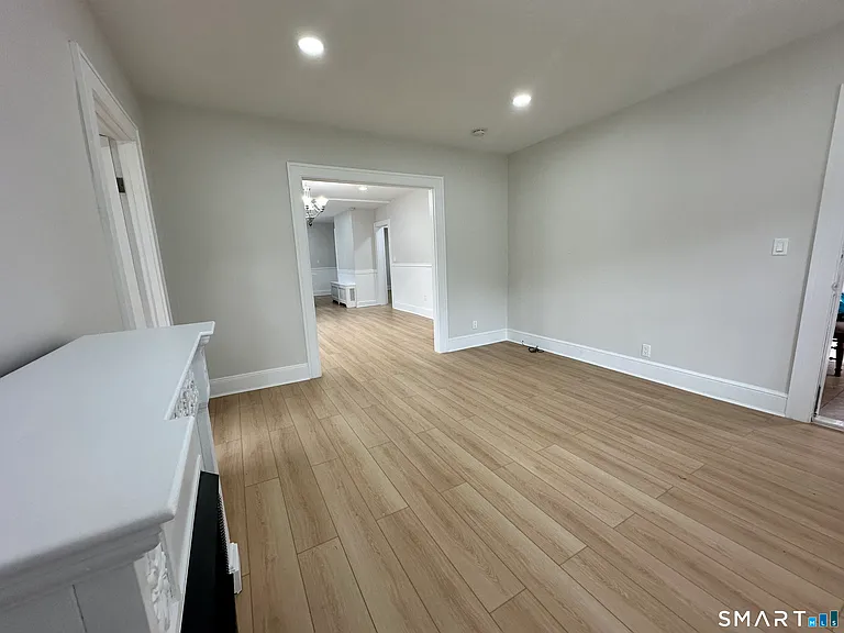 332 Robbins St — Photo 8