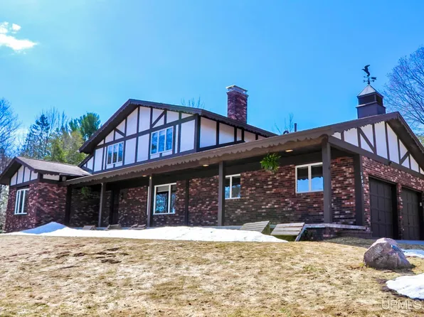 1005 11th Ave, Houghton, MI 49931