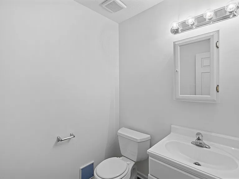 2409-2411 Northampton Dr. — Photo 41