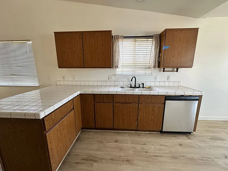 2324 W Delta Ave — Photo 8