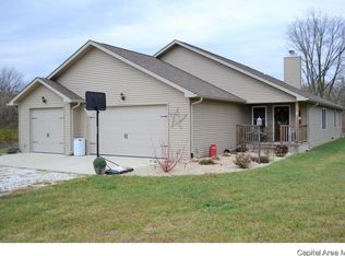 2700 E Scottville Rd, Palmyra, IL 62674