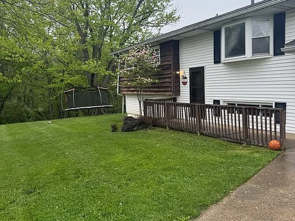233 S Hazel St, Washington, WV 26181