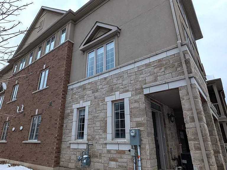 365 Belcourt Cmn — Photo 2