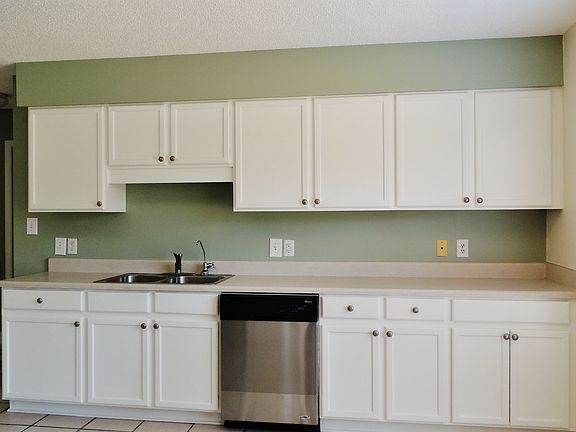 5th image of 225 Highland Oaks Drive
