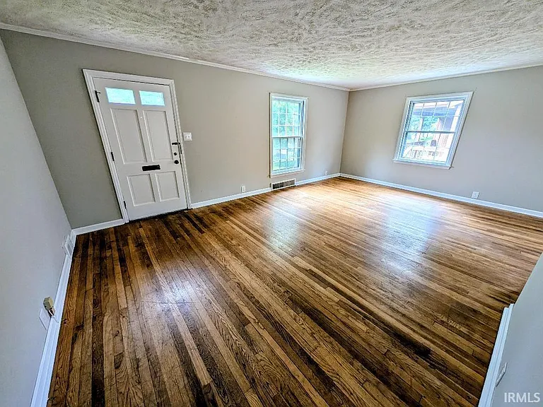 636 W University Ave — Photo 4