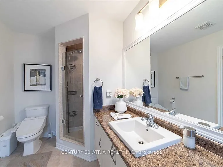 58 Mondial Cres — Photo 12