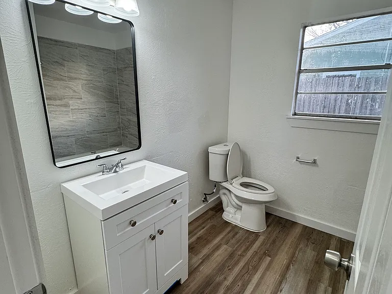 108 E Kirby St — Photo 13