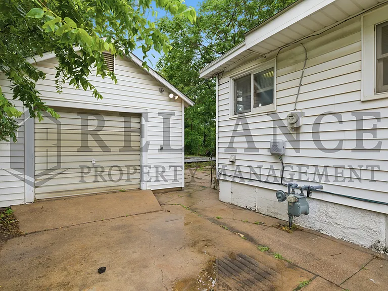 1425 S Laura Ave — Photo 4