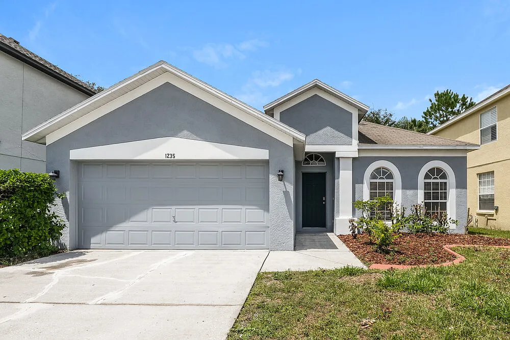 4 bed, 2.0 bath, 1828 sqft, $2,920 — Photo 1