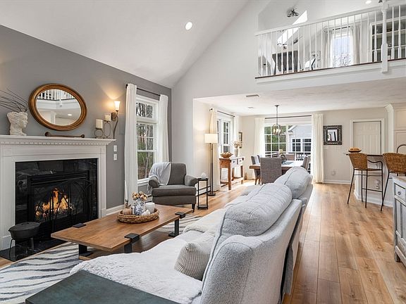 5th image of 47 Holly Cir
