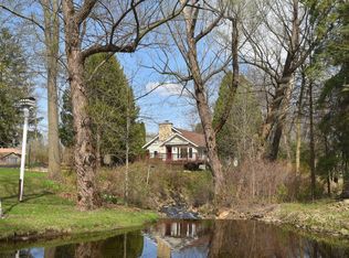 2560 Pilgrim Rd, Brookfield, WI 53005