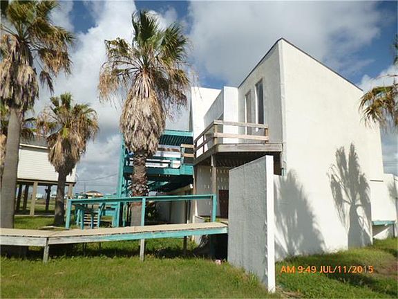 3rd image of 131 Point Lafitte Ct