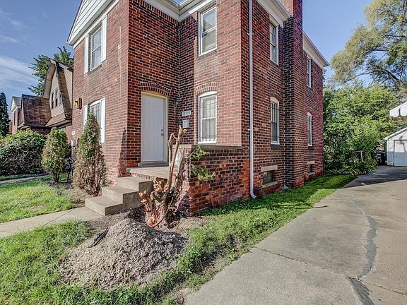 3rd image of 13955 Roselawn St #A