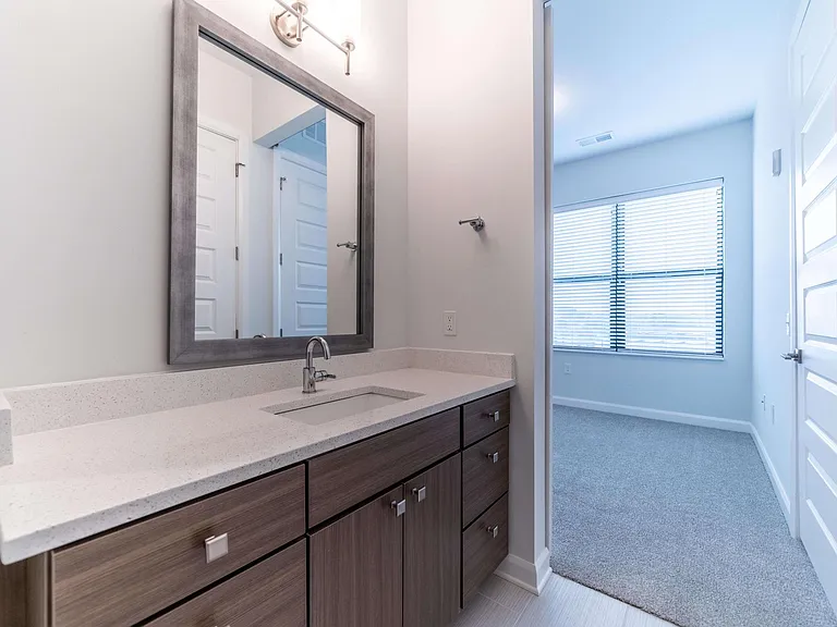 Quinn Apartments — Photo 18