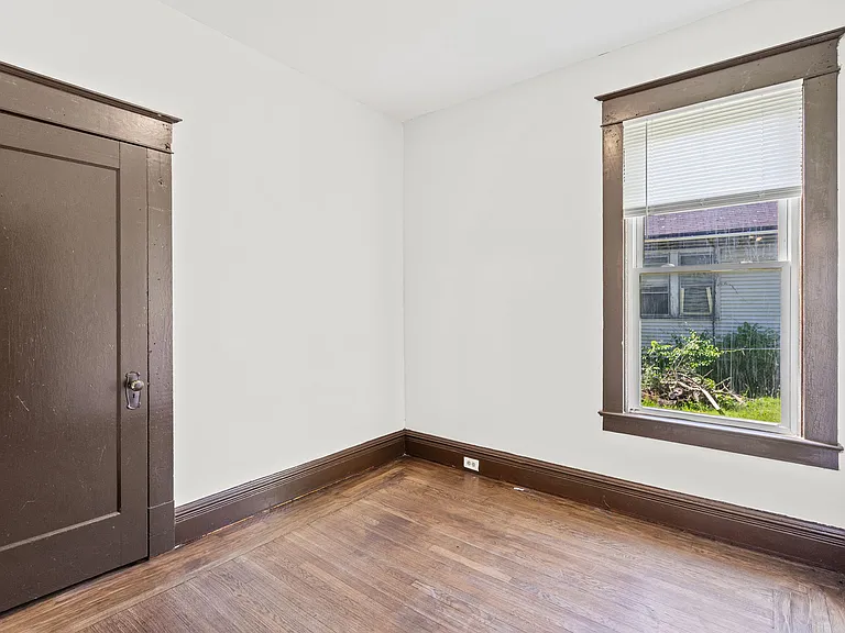 320 Saratoga St #1 — Photo 10