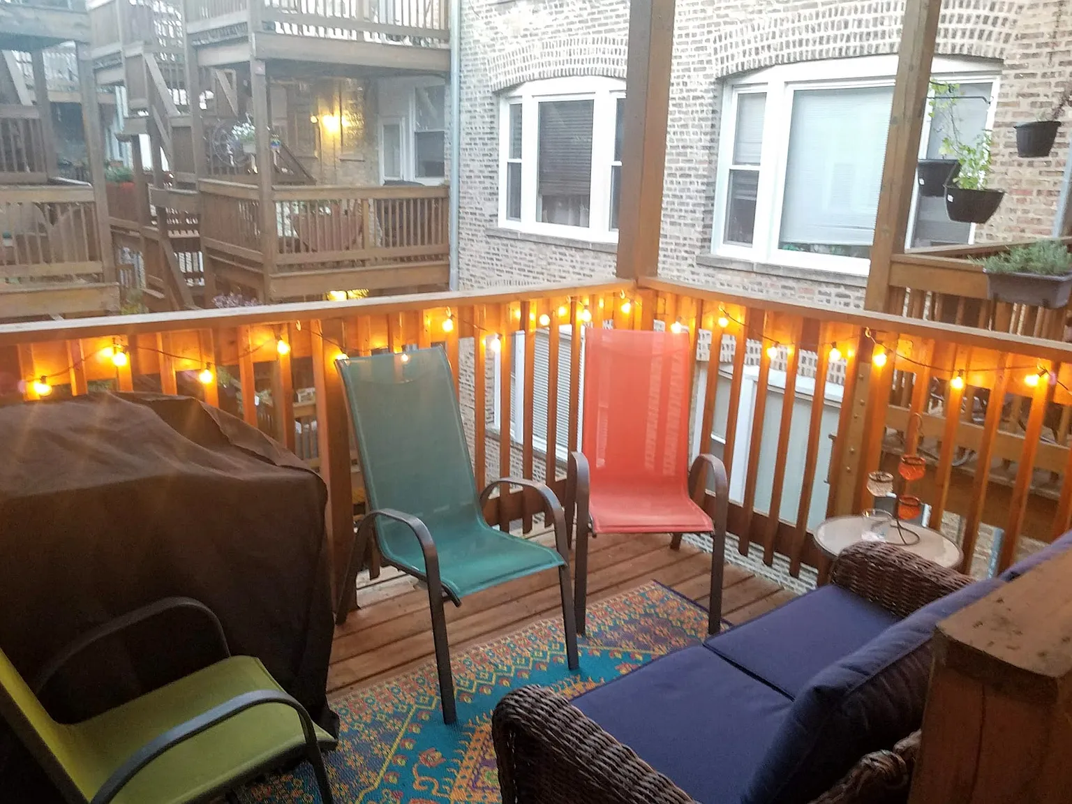 7021 N Greenview Ave — Photo 2