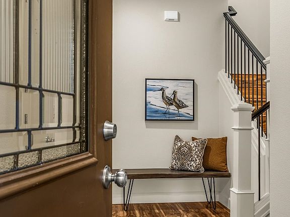 5th image of 1043 Meek Way