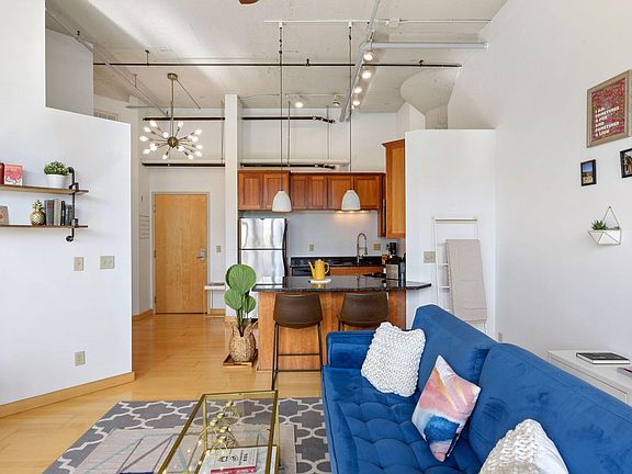 5th image of 1901 E Hennepin Ave Unit 210