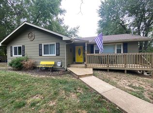 13019 NW Custer Dr, Parkville, MO 64152