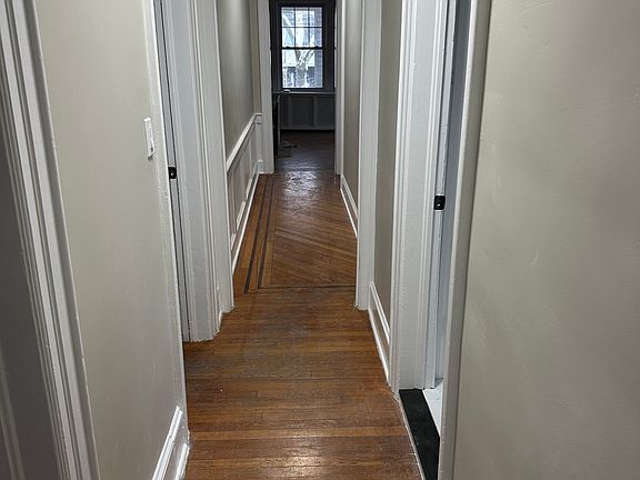 3rd image of 354 Hoyt Ave #1