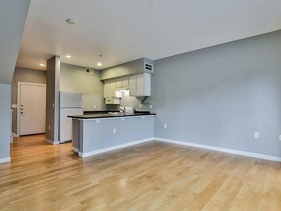 5th image of 4108 Office Pkwy APT 102
