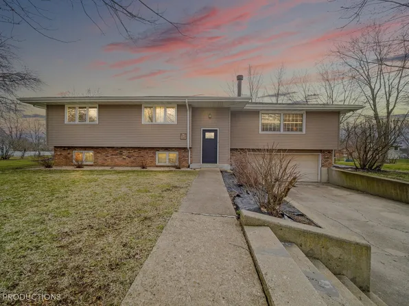 23957 Lakeview Dr, Minooka, IL 60447