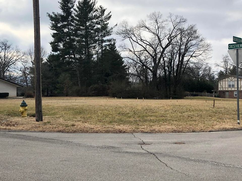 2nd image of 2011 Crestview Dr