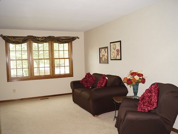 3rd image of 863 Wedgewood Dr