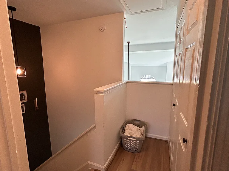 1318 Damyien Arch — Photo 20