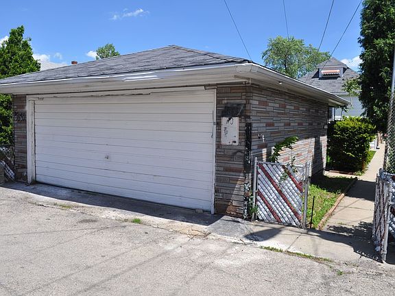 4th image of 5832 S Rockwell St