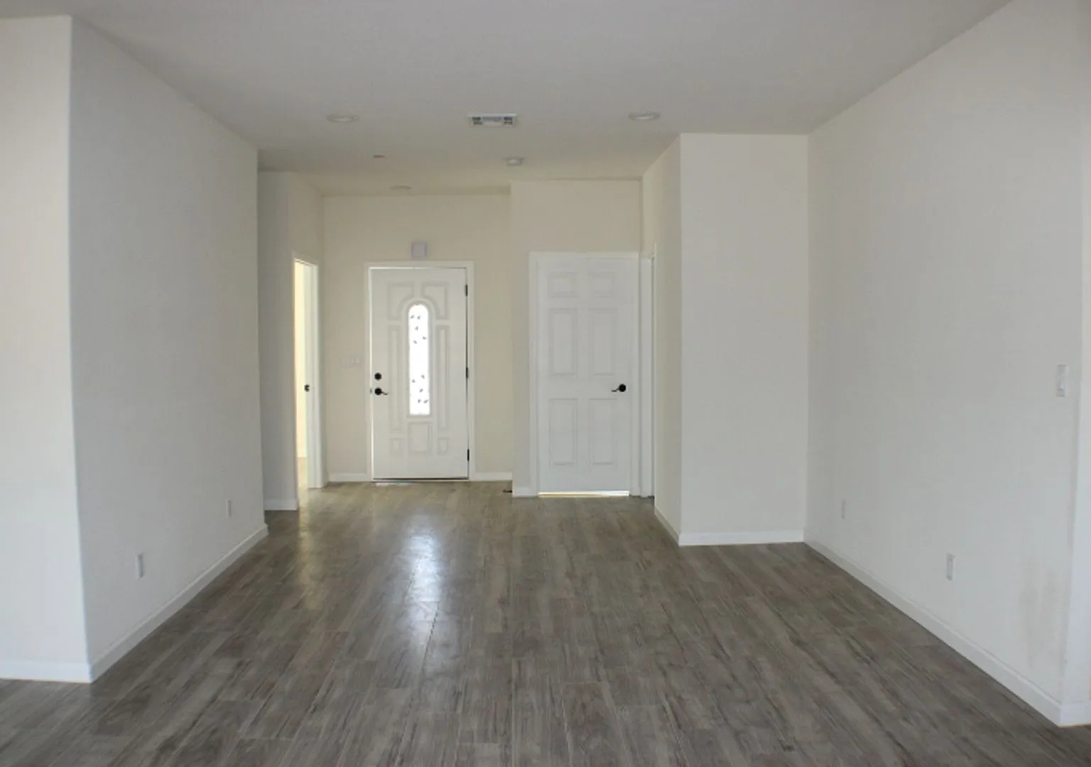 New Construction - 4 Bedroom & 1 Office Room + 3 Bathrooms - Move In Ready! — Photo 3
