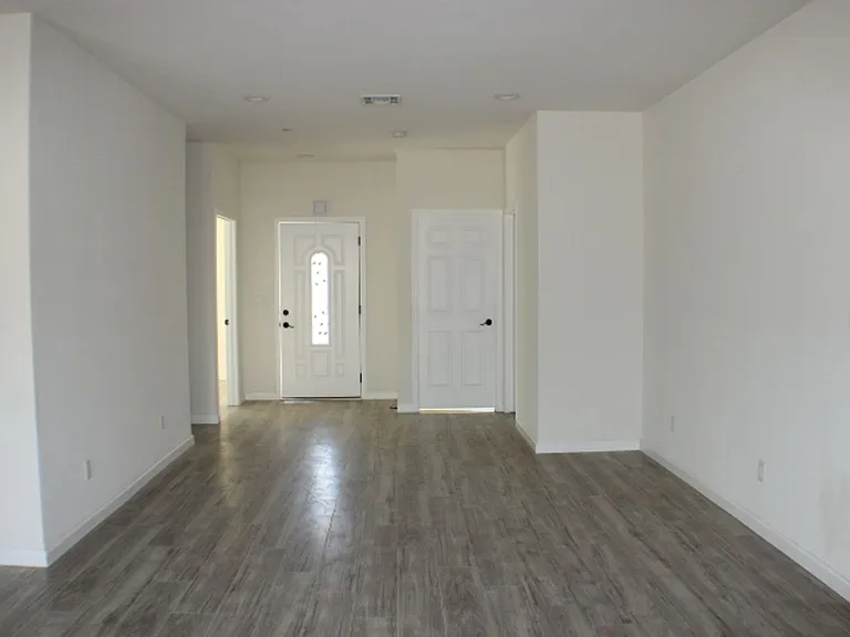 7820 Bay Ave — Photo 3