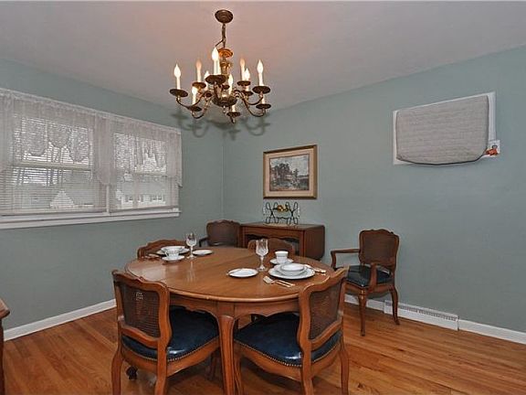 Formal dining room
