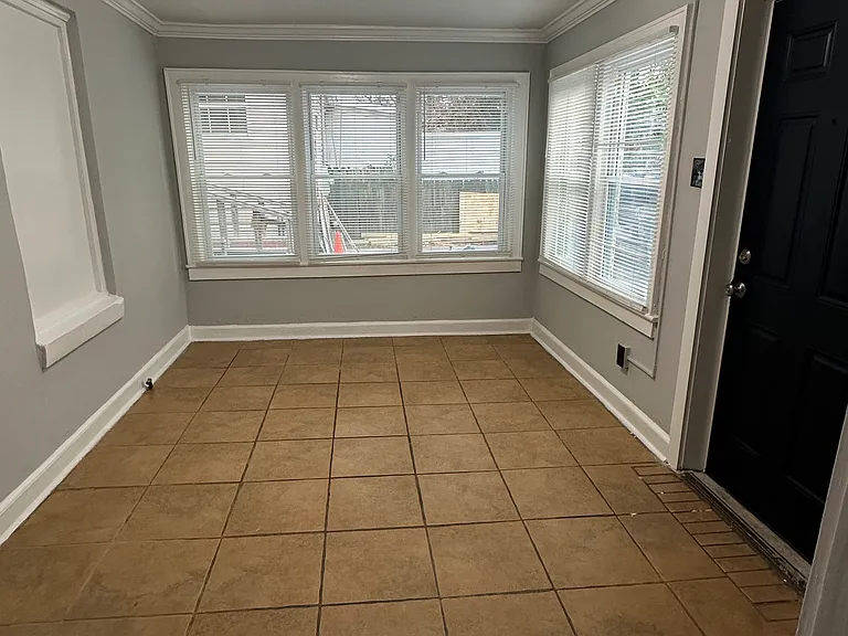 927 W Victory Dr — Photo 9
