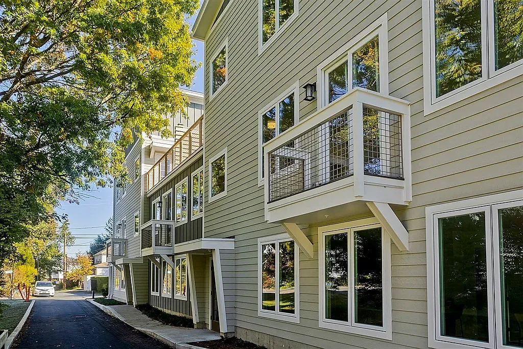 2 bed, $2,700 — Photo 1