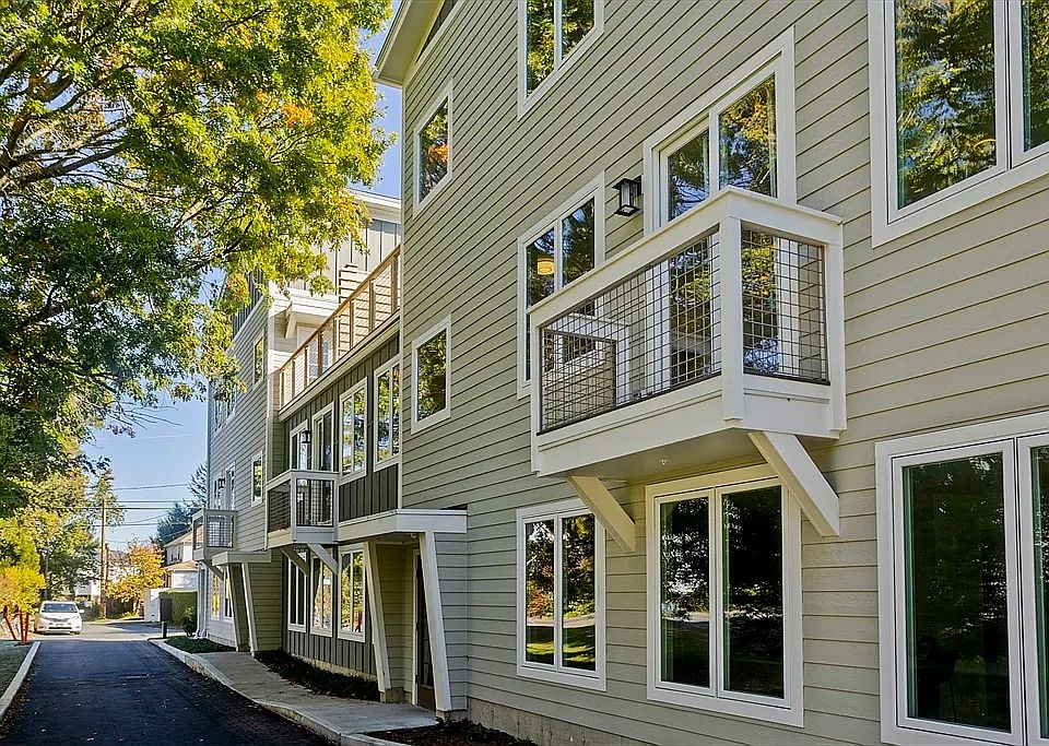 1st image of 107 Williams St #2