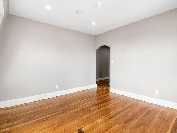 5th image of 501 Warren St APT 6