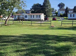 688 Oak Grove Rd, Johnson City, TN 37615